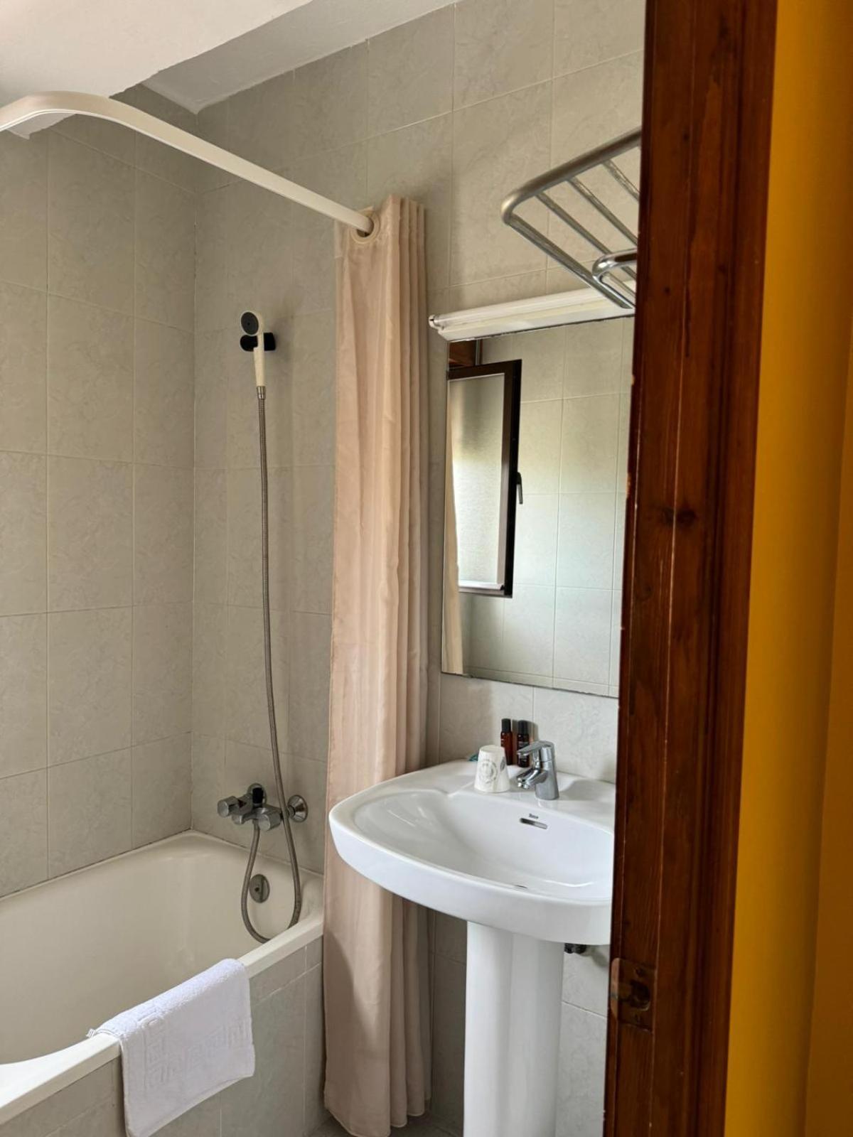 El Castanu De Cue Hotell Eksteriør bilde